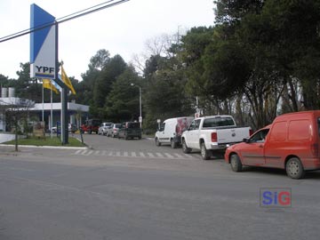 Ayer se vieron colas para cargar combustibles, hoy, si no llega, podría faltar